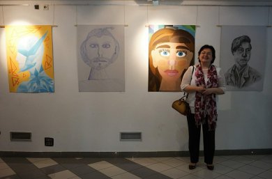 Výstava prací žáků VO v prostorách foyeru Městského divadla