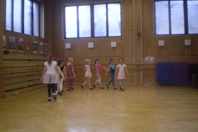 Třídní schůzka s ukázkou výuky pro rodiče žáků 1. roč. taneč. oboru